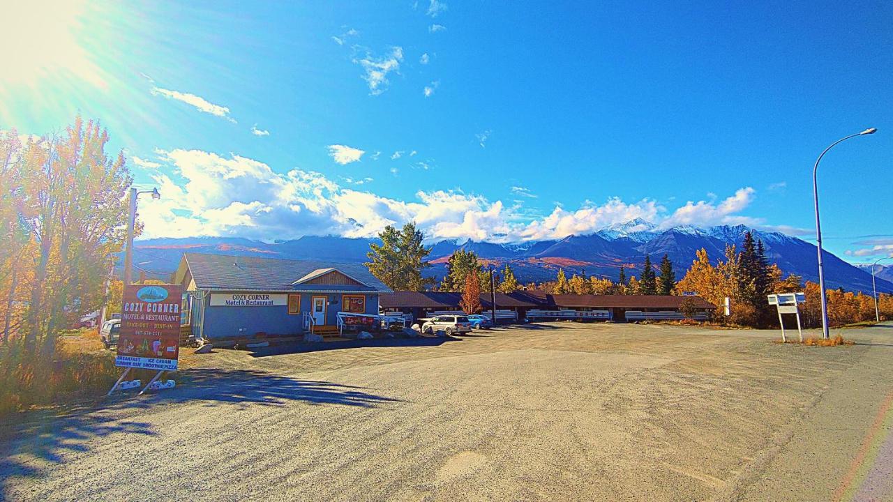 Cozy Corner Motel & Restaurant Haines Junction Exterior photo